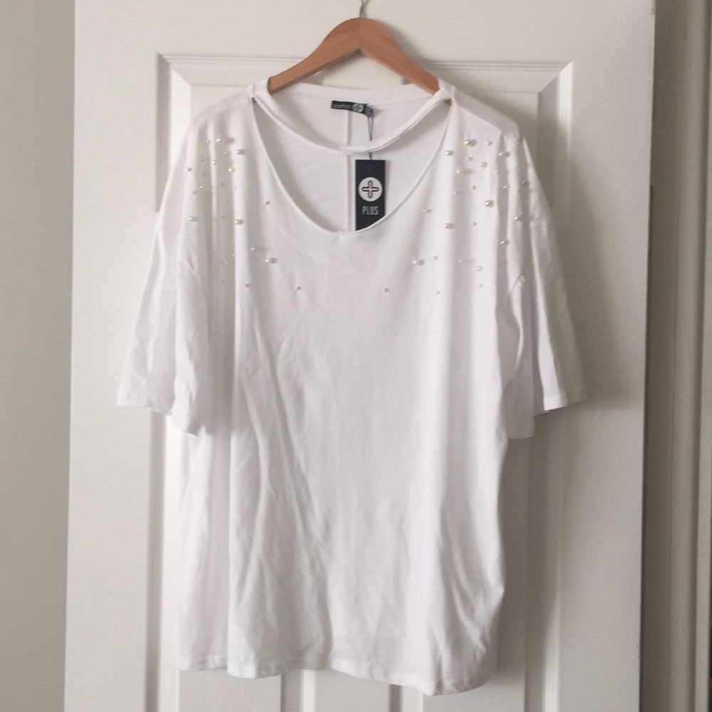 Pearl T-shirt with Cutout